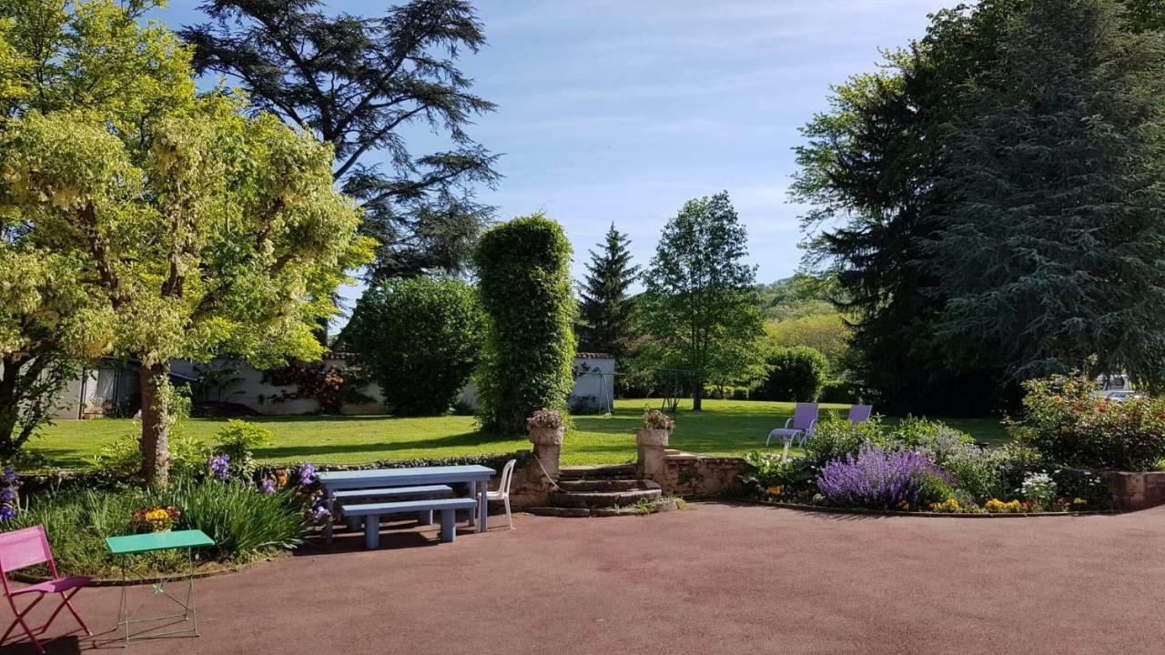 Le Relais Des Dames Bed and Breakfast Neuville-sur-Saône Exteriör bild